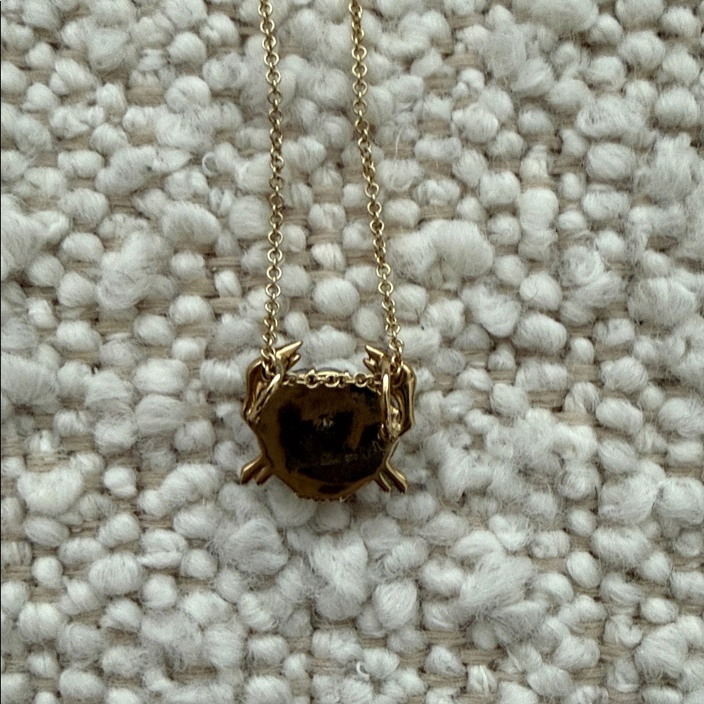 Yvonne Léon 9k Yellow Gold Mother Of Pearl Crab (Customized Pendant) - Picture 8 of 9